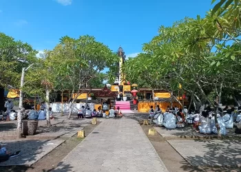 Pura Agung Blambangan: Jejak Hindu Kuno di Ujung Timur Jawa!