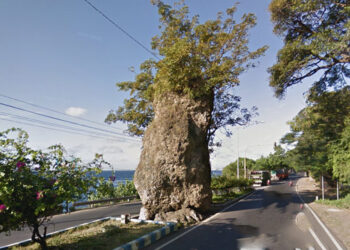 Wisata Religi Watu Dodol: Batu Besar di Tengah Jalan yang Pantang Dipindah! 5 Wisata Religi Watu Dodol: Batu Besar di Tengah Jalan yang Pantang Dipindah!